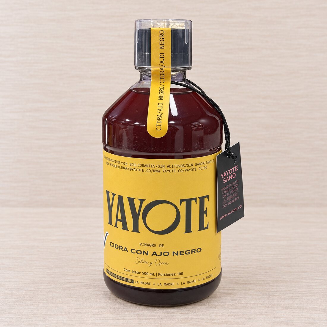Vinagre de cidra (guatila) con ajo negro Yayote * 500 ml